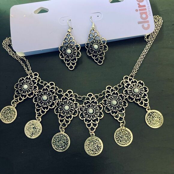 Antiqued Silver Vintage Floral Necklace Earrings Set - Picture 2 of 4